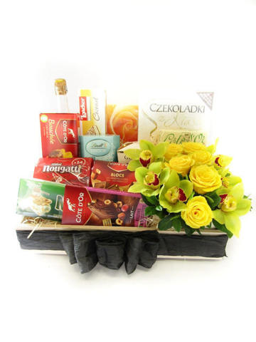 Roses and orchids with sparkling juice and exclusive chocolates