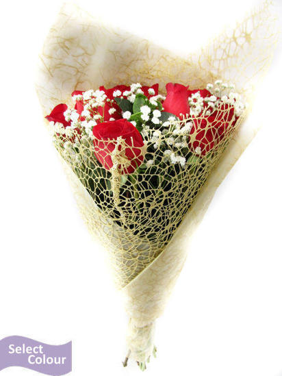 Rose bouquet presentation in netting